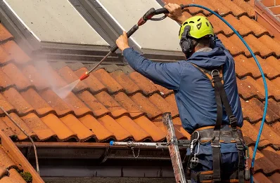 Démoussage et hydrofuge de toiture à Courcelles